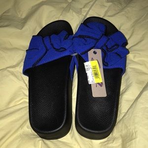 Retail store brand mini platform Blue and black sandals
